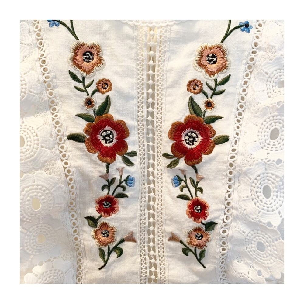 Forever 21 White Eyelet Lace Floral Embroidered Sleeveless Blouse - Picture 3 of 6